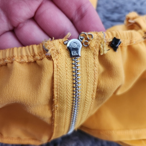 WORN ONCE Forever 21 Yellow Front Tie Crop Top - Picture 5 of 5